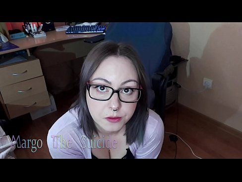 ❤️ Seksi dekle z očali globoko sesa dildo pred kamero ️❌ Fuck video pri nas